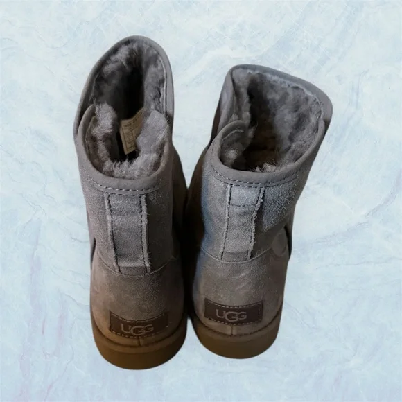 New without Box UGG Cory II Gray Suede Shearling Boots. Size 7. - Picture 3 of 4